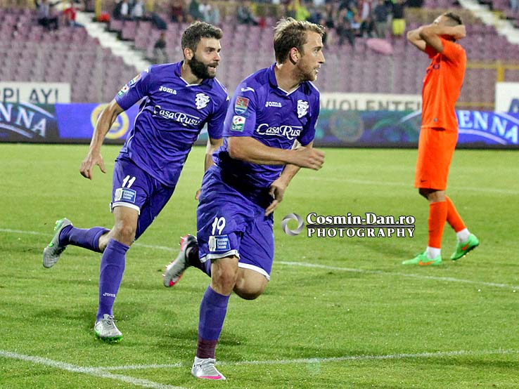 poli-timisoara-botosani-7263 - Javier Hernandez si Robert Elek
