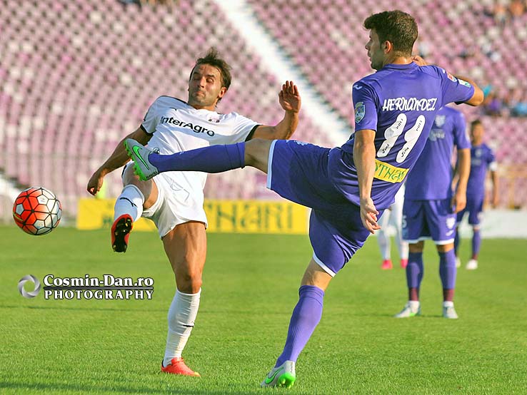 poli-astra-643-Javier Hernandez